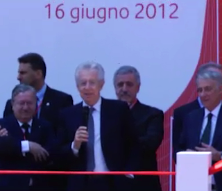 Il taglio del nastro, con il premier Mario Monti, del Vodafone Village