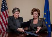 Neelie Kroes, Janet Napolitano