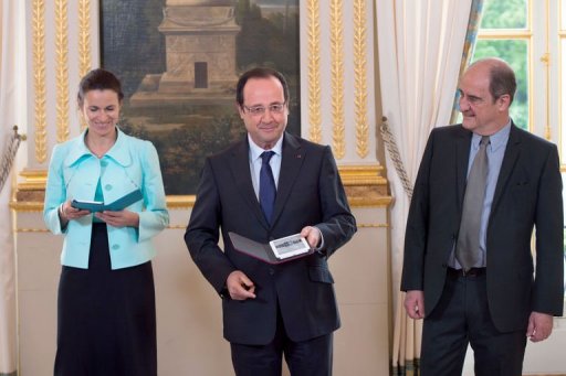 Lescure consegna il Rapporto al presidente Hollande