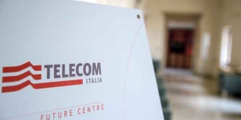 Telecom Italia: vertenza call center, si spacca il fronte sindacale