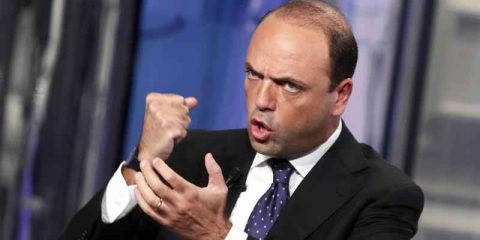 Cinema: tornano sui set le armi di scena. Angelino Alfano concede proroga fino al 2015