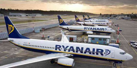 Antitrust multa Ryanair per 550 mila euro: troppo cara l’assistenza call center ai passeggeri