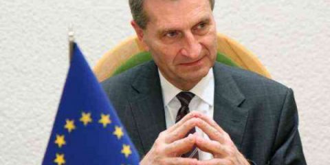 Frequenze: Oettinger vuole anticipare il passaggio dei 700 Mhz alle telco