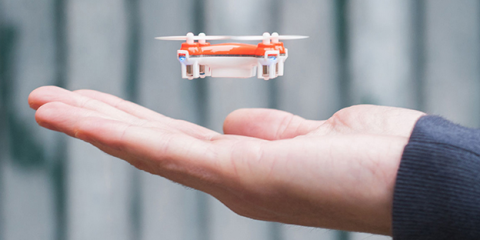 Il mini-drone che sta nel palmo della mano (video)