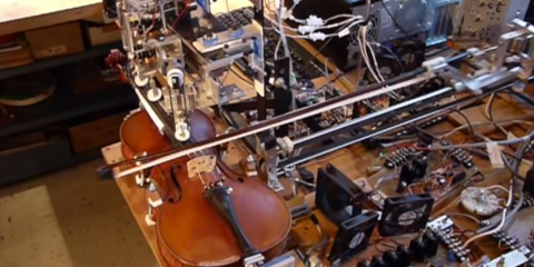 Ecco il robot che suona il violino (video)