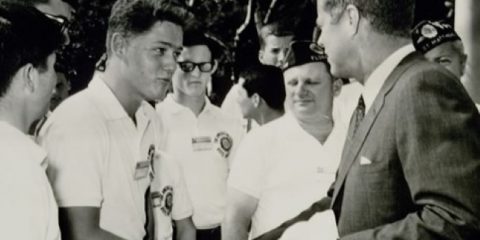 Come erano: il teenager Bill Clinton incontra il Presidente John F. Kennedy