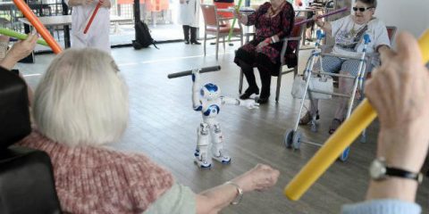 Il robot-badante che assiste gli anziani (video)