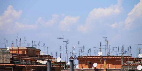 Giungla di antenne a Roma, un milione dal Campidoglio per rimuoverle