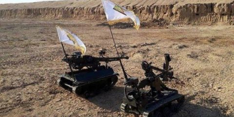 Milizie sciite azionano robot da combattimento (video)