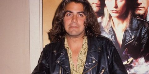 Come erano: George Clooney, capellone e col chiodo