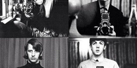Beatles Selfie: John, Paul, George e Ringo con l’obiettivo davanti allo specchio