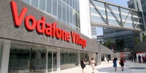 Vodafone Village, l’8 maggio fa tappa a Milano ‘Una vita da social’ sui rischi del web
