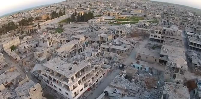Un drone riprende la città di Kobane occupata dall’ISIS