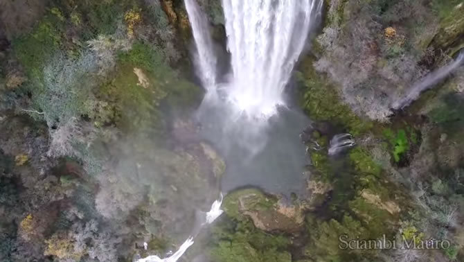 Drone riprende la cascata delle marmore