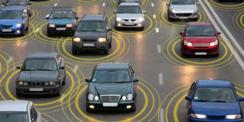 Connected cars, scontro tecnologico fra case automobilistiche e Tlc. Corto raggio o 5G?