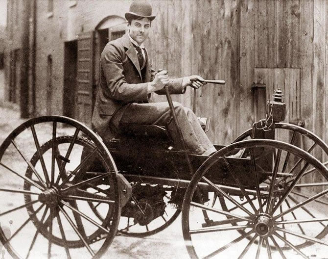 J.D. Perry Lewis e la sua auto alimentata a batteria (1893)