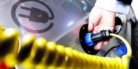 Auto elettriche, nel 2040 se ne prevedono 150 milioni. E’ caccia al cobalto, che inquina