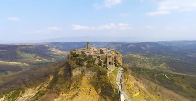 Civita di Bagnoregio vista dal drone