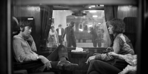 Uguali e opposti: Paul McCartney (Beatles) e Mick Jagger (Rolling Stones) in treno nel 1967