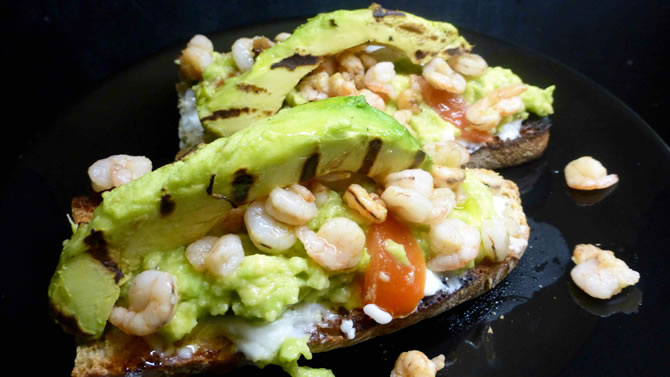 bruschetta con avocado