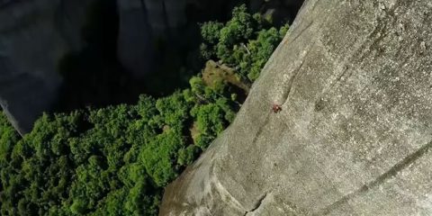 Video Droni. La scalata del Monte Meteora in Grecia vista dal drone