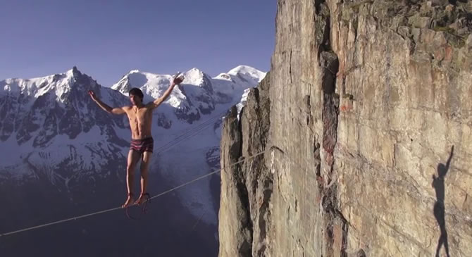 La pubblicità Paul Smith in alta montagna vista dal drone