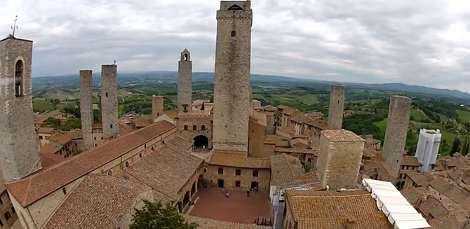 Toscana: San Gimignano vista dal drone