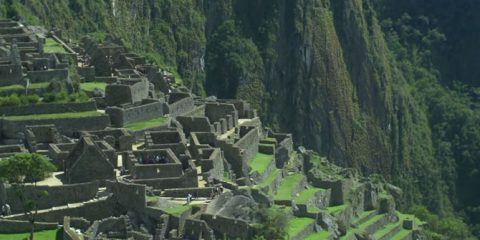 Video Droni. In treno sui territori degli Incas, seguiti dal drone