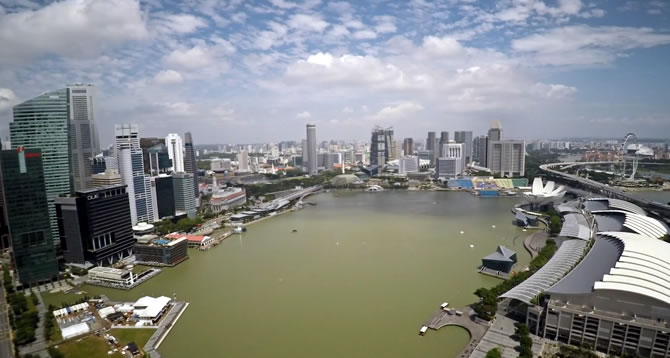 Droni. Singapore e i suoi grattacieli visti dal drone