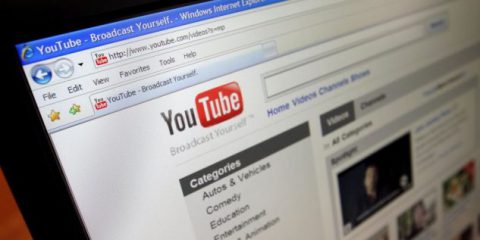 YouTube lancia la chat privata. Guerra a Facebook e Snapchat