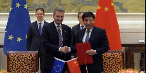 5G, accordo Ue-Cina. Oettinger: ‘Traguardo importante per le aziende europee’