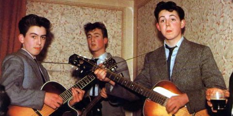 Come erano. Non ancora The Beatles: George Harrison (14 anni), John Lennon (16) e Paul McCartney (15) nel 1957
