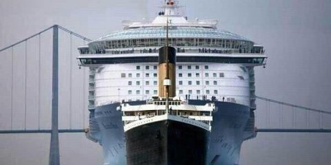 Quando le dimensioni sono relative: Il Titanic è poca cosa rispetto a Oasis of the Seas