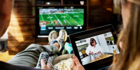 Tv, gli italiani la guardano più di tutti in Europa