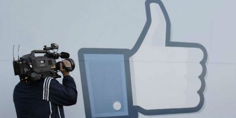 Facebook: un avviso in bacheca se il Governo ti sta spiando