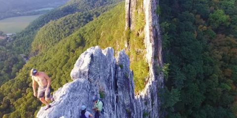 Video droni. Fiato sospeso: l’arrampicata con drone al seguito