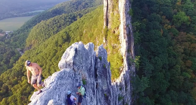 Arrampicata con drone al seguito