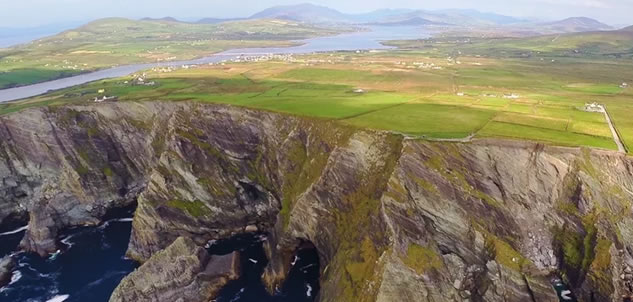 La costa Atlantica dell’Irlanda vista dal drone
