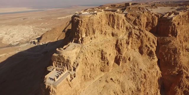 La maestosa bellezza di Masada (Mar Morto) vista dal drone