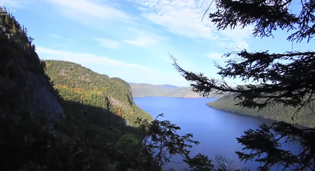 Estate in Quebec, tra boschi e laghi, natura e città, con gli occhi del drone