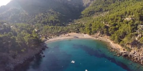 Video Droni. Acqua, roccia, aria, terra: Majorca (Spagna) vista dal drone