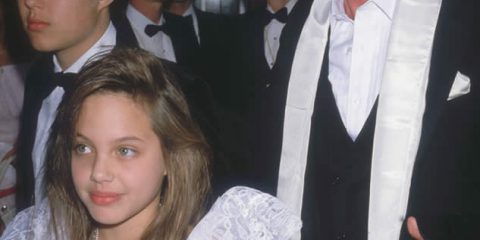 Come erano: Una giovane Angelina Jolie con il papà  Jon Voight alla premiazione degli Oscar (1986)