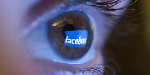 Facebook accusata di ‘relazione abusante’ con gli utenti