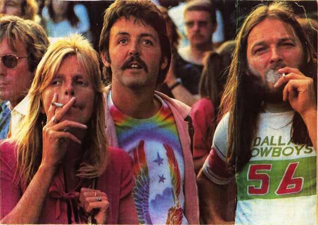 Linda McCartney, Paul McCartney e David Gilmour dei Pink Floyd ad un concerto dei Led Zeppelin