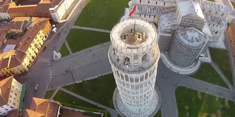 Pisa e Piazza dei Miracoli vista dal drone con gli occhi di uno straniero