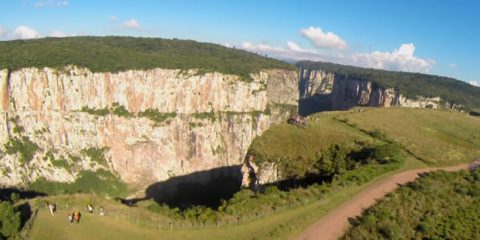 Video Droni. I canyon del Brasile nella regione del Rio Grande do Sul e Santa Catarina visti dal drone