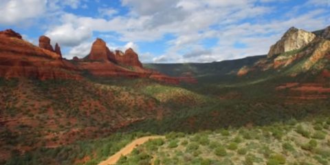 Video droni. Un’emozione dipinta di rosso: le rocce di Sedona (Arizona) viste dal drone