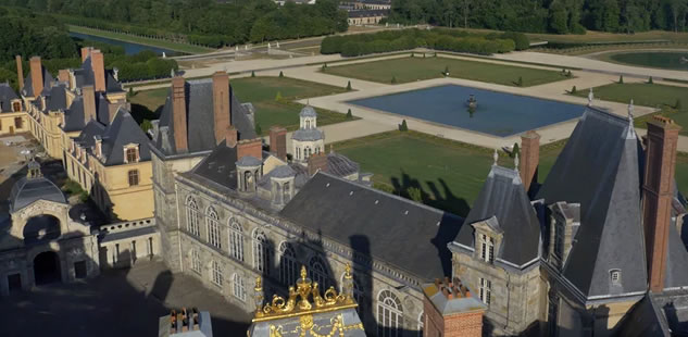 Il Castello di Fontainebleau visto dal drone