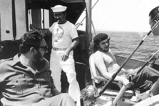 Fidel Castro e Che Guevara a pesca nell'estate 1960