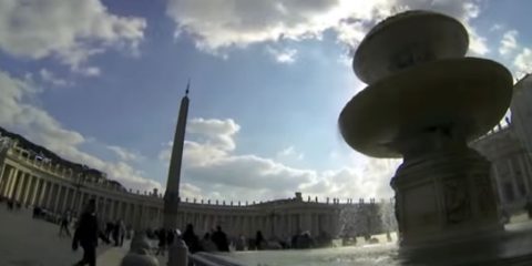 Immagini che sono già storia: L’apertura della Porta Santa, il videoreportage della prima mondovisione live in Ultra HD